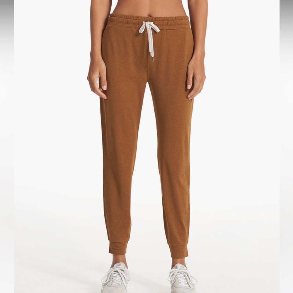 Vuori Performance Jogger Women’s Size XS in Caramel Heather